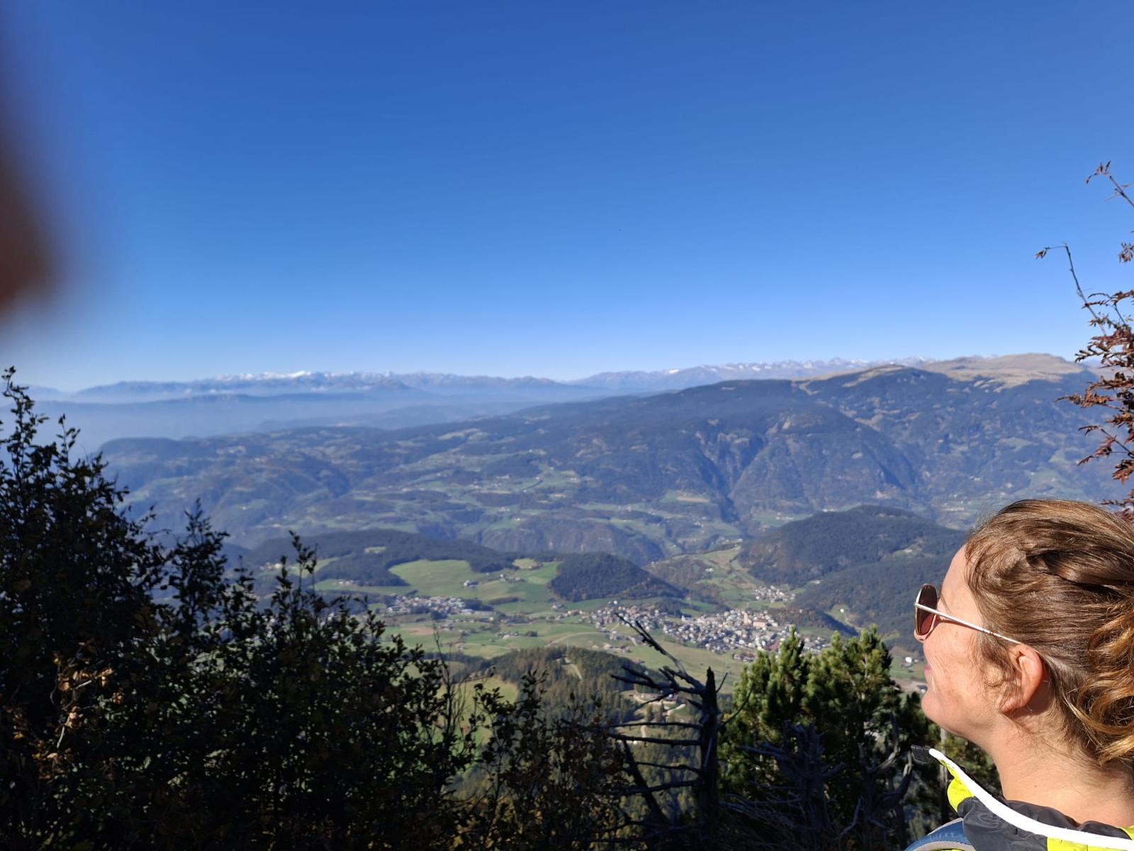 Bettina sagt leise baba